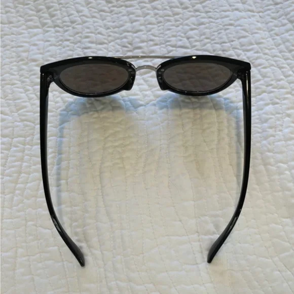 Stylish Black Sunglasses with Blue Lenses - Picture 6 of 6